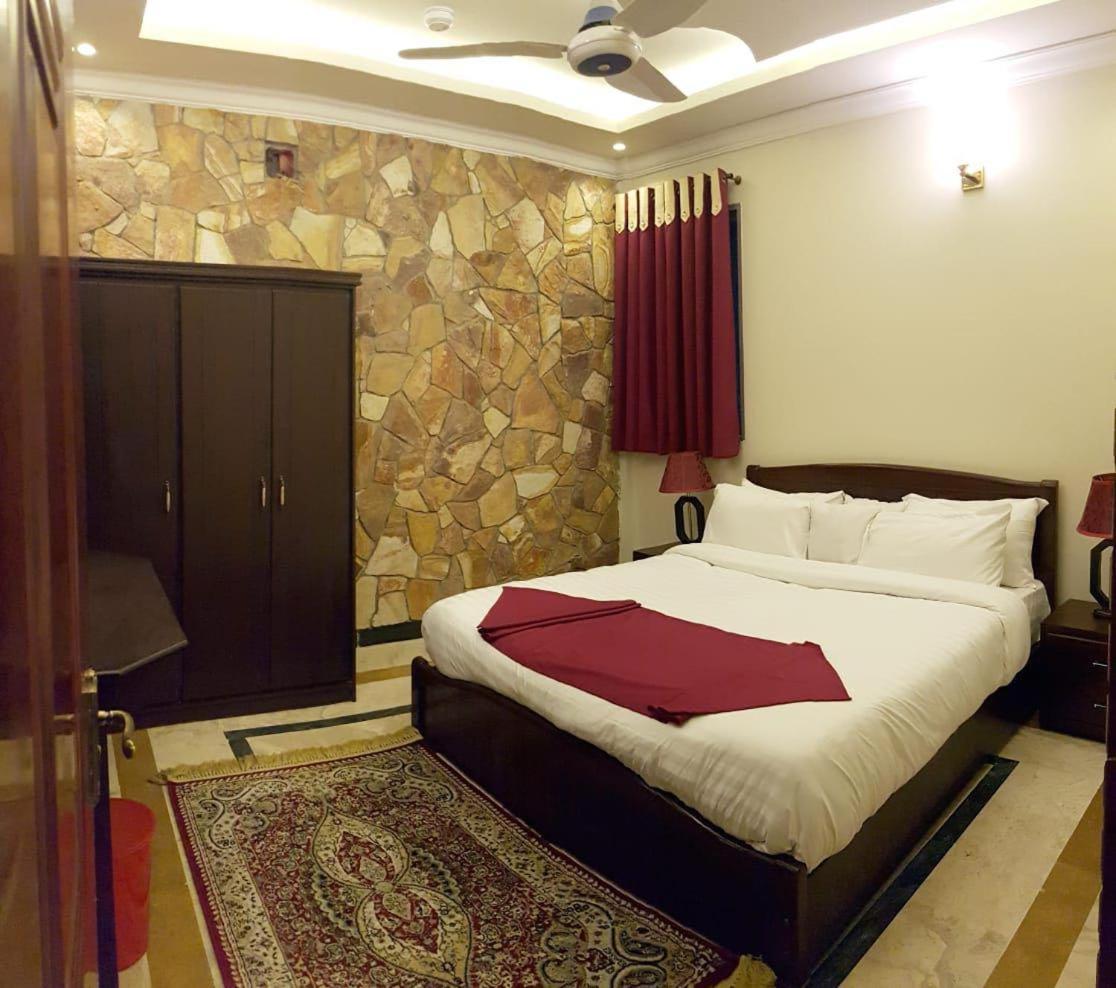 Triple One Hotel Suites Abbottabad Exterior foto